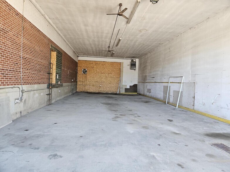 More Photos Of 102 Railroad Ave NE, Aberdeen Flex For Sale