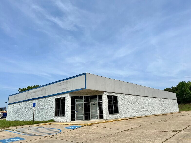 More Photos Of 2850 N Market St, Shreveport Freestanding For Sale