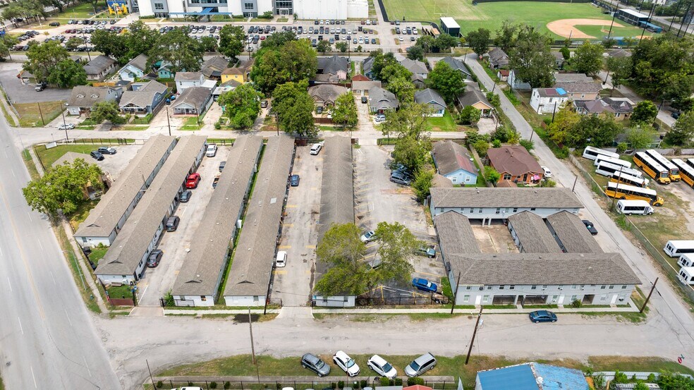 More Photos Of 8221 Brumblay St, Houston Multifamily For Sale