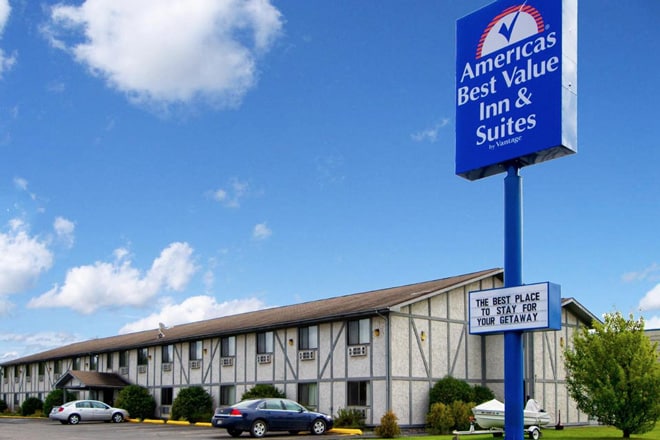 Primary Photo Of 2326 Highway 53, International Falls Hotel For Sale