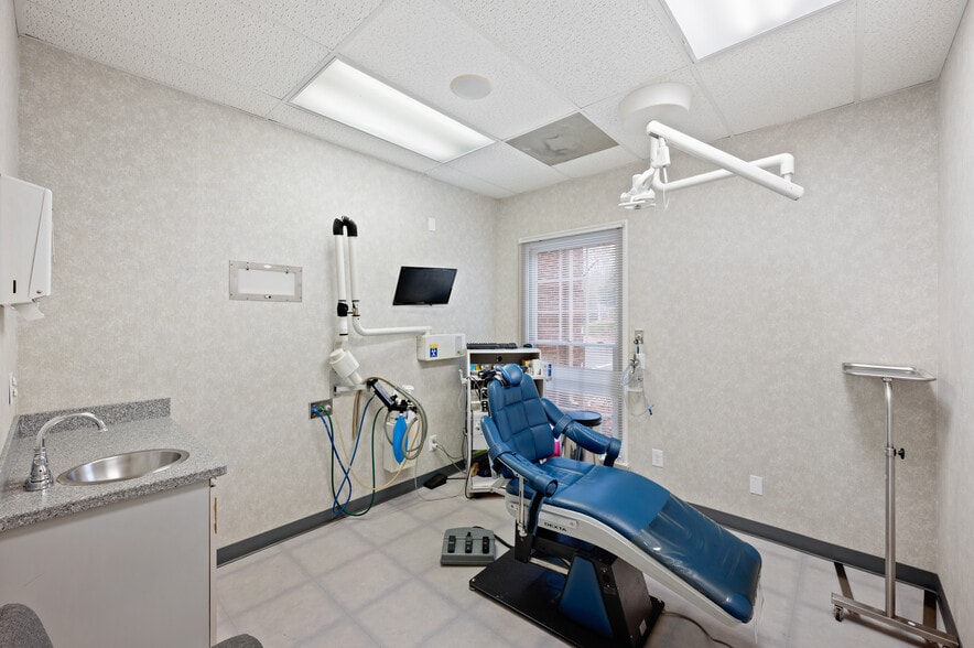 More Photos Of 1348 Matthews Township Pky, Matthews Office For Sale