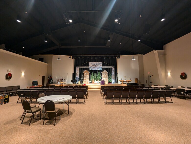 More Photos Of 5315 N Twin City Hwy, Nederland Warehouse For Sale
