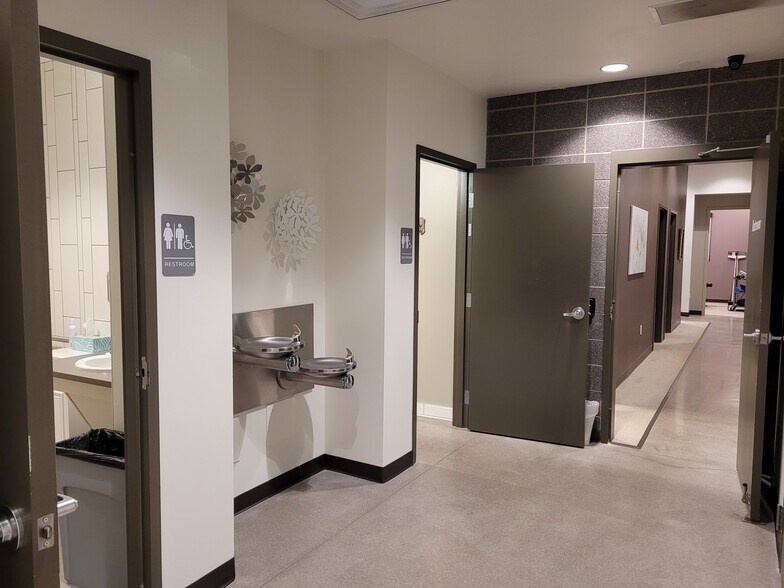 More Photos Of 2954 Havana St, Denver General Retail For Sale