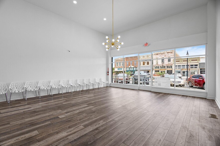 More Photos Of 110 E Main St, Whitesboro Storefront For Lease
