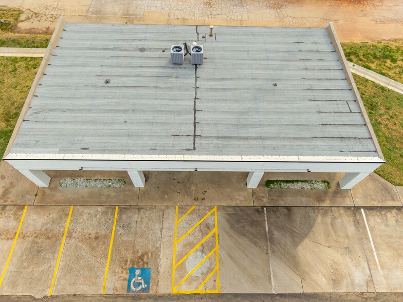 More Photos Of 3009 Epperly Dr, Oklahoma City Office For Sale