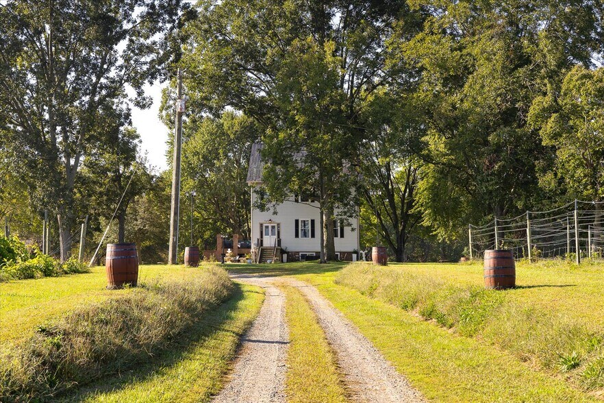 More Photos Of 667 Hustle Rd, Hustle Winery Vineyard For Sale