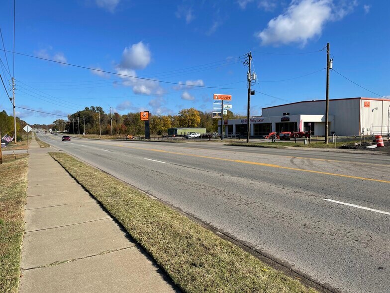 More Photos Of 515 Weir Rd, Russellville Freestanding For Lease