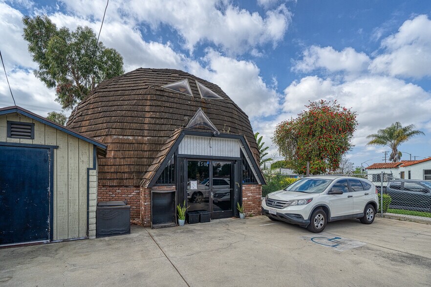 More Photos Of 1501 E Artesia Blvd, Long Beach Freestanding For Sale