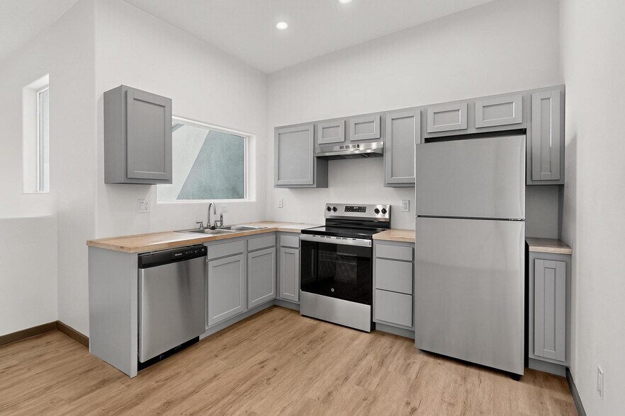 More Photos Of 9368 Valley View Dr NW, Albuquerque Apartments For Sale