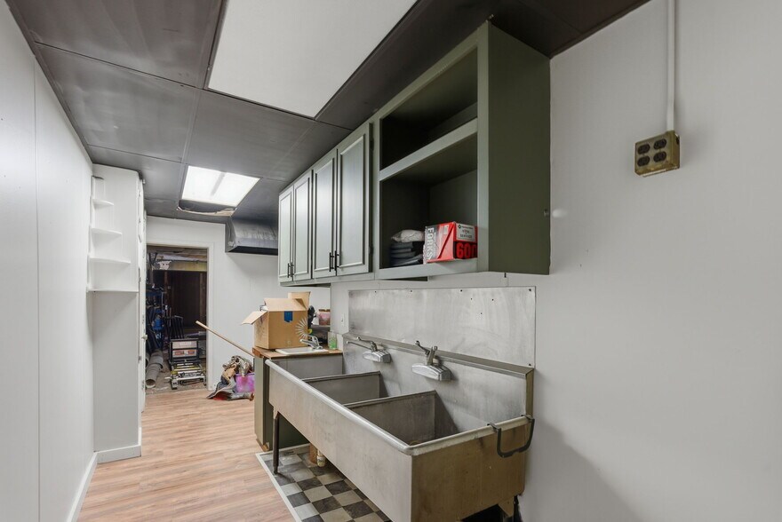 More Photos Of 302 N Main St, Newton Office Residential For Sale