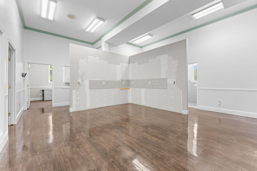More Photos Of 580 Washington St, Easton Office For Lease