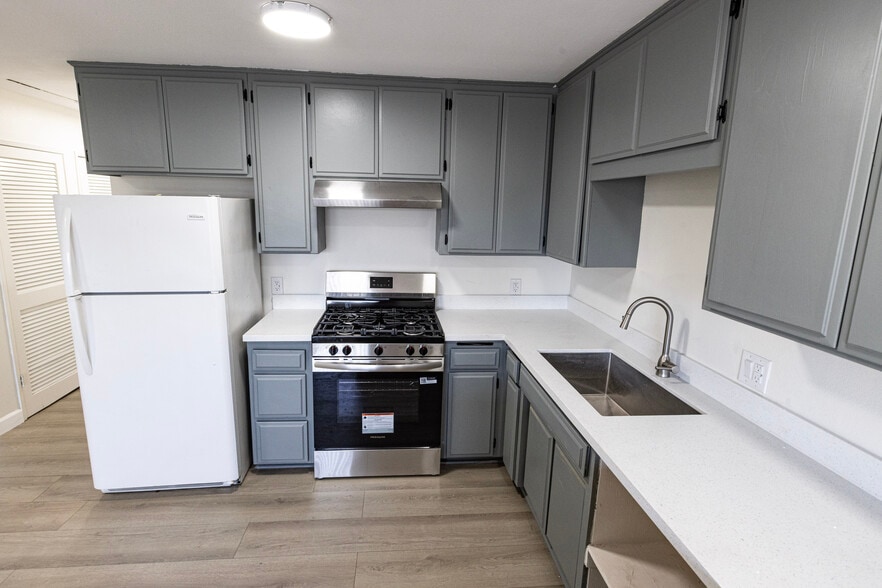 More Photos Of 6003 Craner Ave, North Hollywood Apartments For Sale