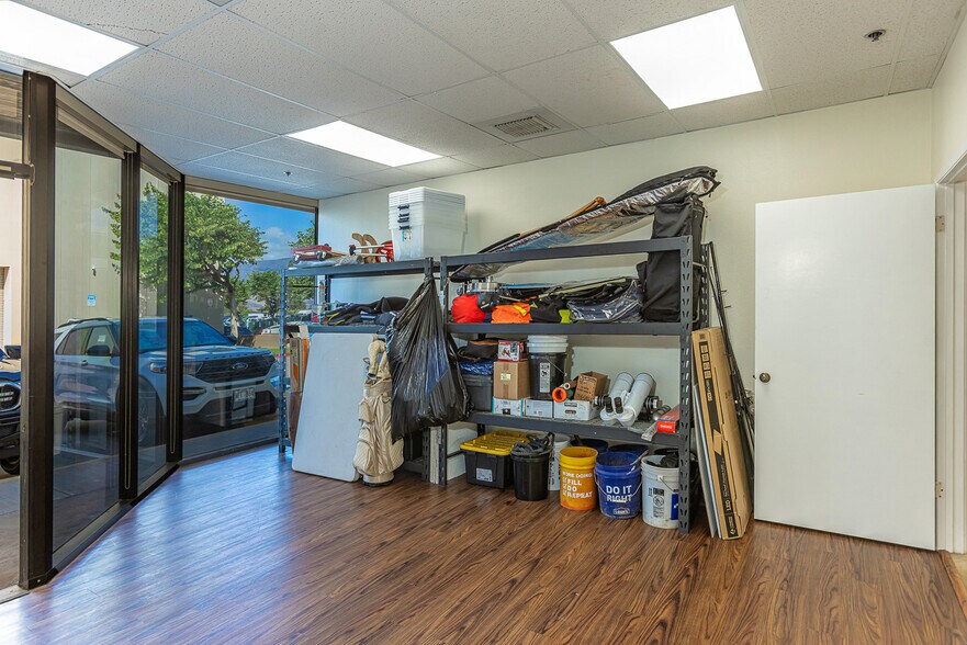 More Photos Of 300 Ohukai Rd, Kihei Showroom For Sale