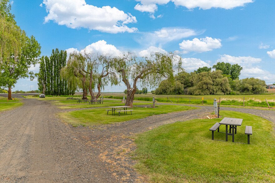 More Photos Of 14 Portland St NW, Wilbur Trailer Camper Park For Sale