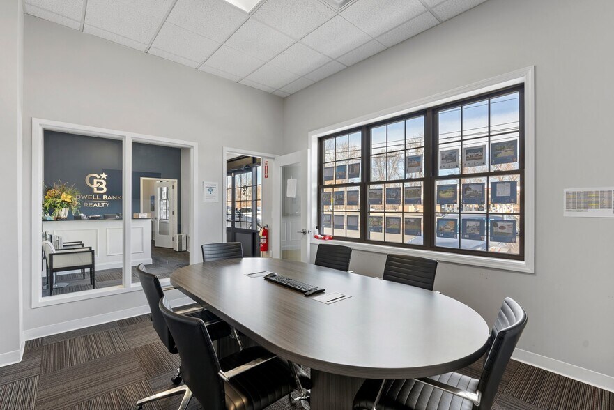 More Photos Of 855 Farmington Ave, Farmington Office For Lease