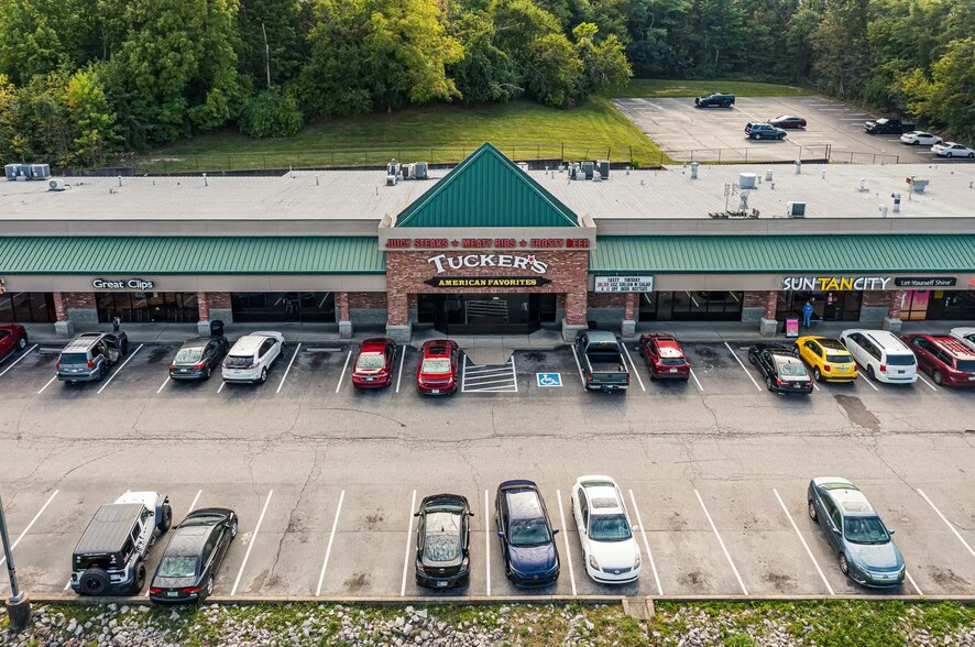 More Photos Of 2441 State St, New Albany Storefront For Lease