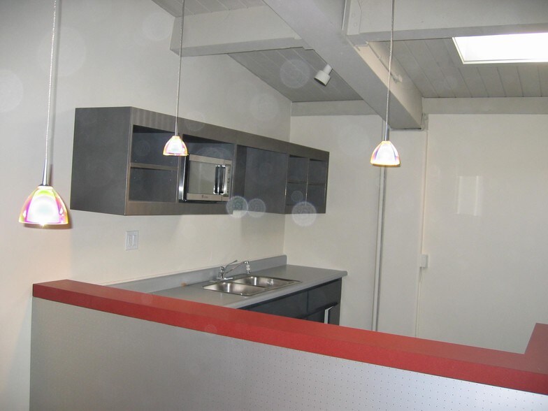 More Photos Of 580 College Ave, Palo Alto Office For Lease