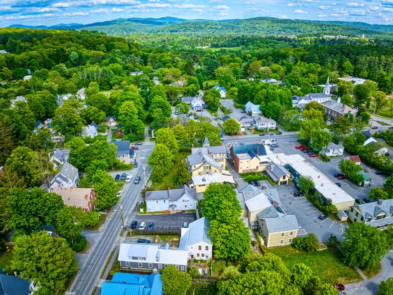 More Photos Of 11 Beaver Meadow Rd, Norwich Office For Sale