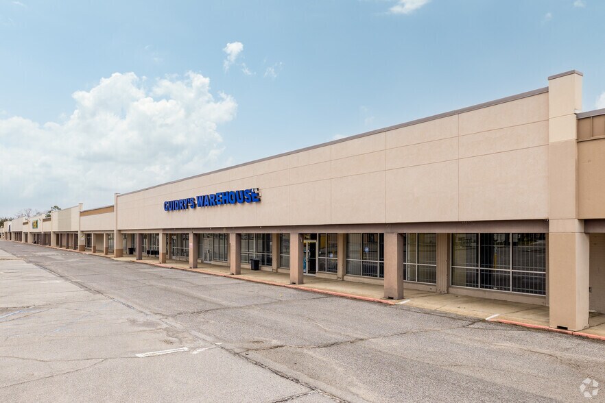 More Photos Of 3005-3147 Gertsner Memorial Dr, Lake Charles Storefront For Sale