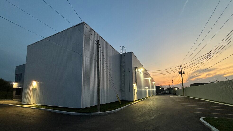 More Photos Of 100 Rue Robert-Mckenzie, Beauharnois Warehouse For Lease