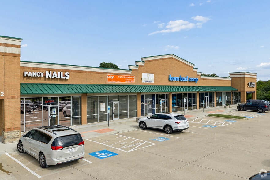 More Photos Of 2122 Rufe Snow Dr, Keller Storefront For Sale