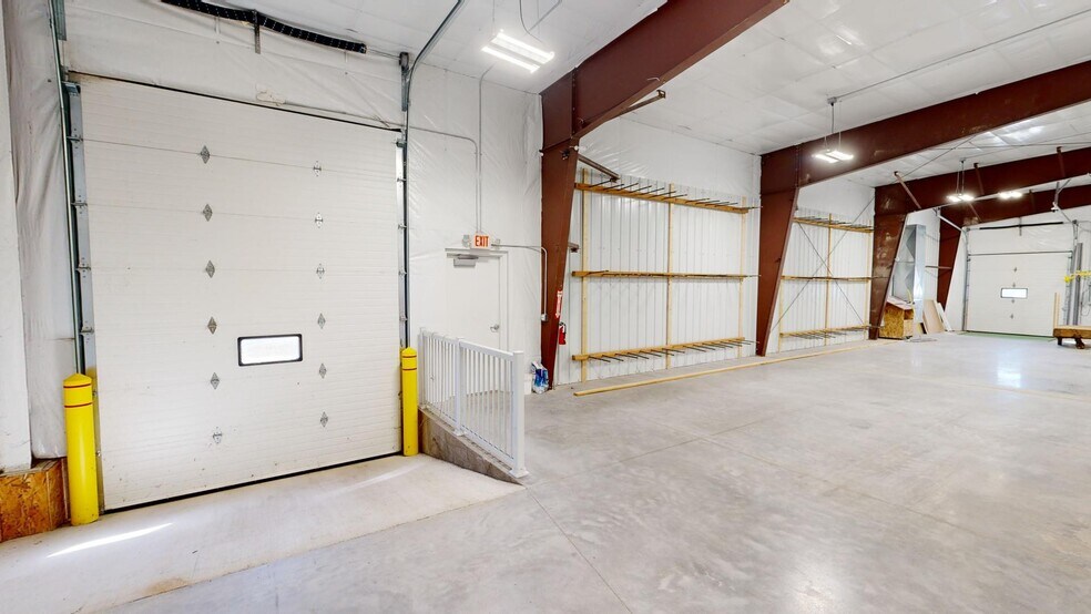 More Photos Of 1985 American Dr, Neenah Flex For Sale