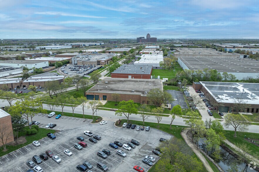 More Photos Of 1035 N Hilltop Dr, Itasca Warehouse For Lease