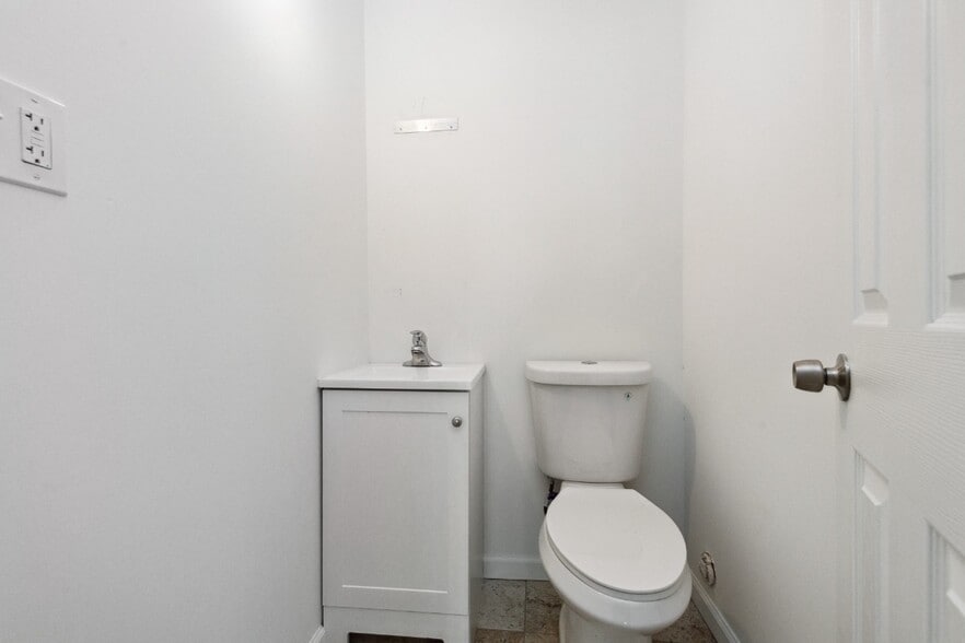 More Photos Of 773 Washington Blvd, Baltimore Storefront Retail Residential For Lease