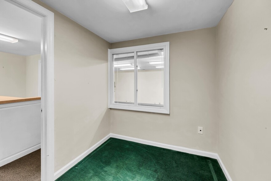 More Photos Of 50 S End Plz, New Milford Light Distribution For Sale