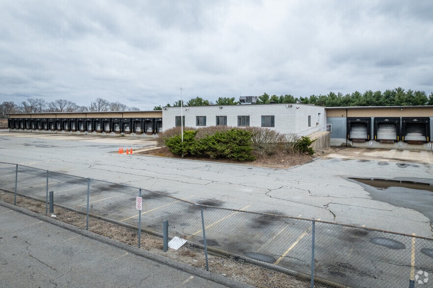 More Photos Of 55 Industrial Rd, Cumberland Truck Terminal For Lease