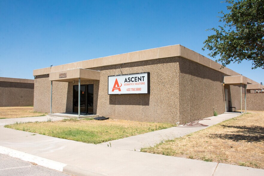 More Photos Of 2057 Commerce Dr, Midland Flex For Lease