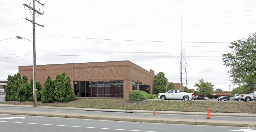 More Photos Of 1606-1642 Ownby Ln, Richmond Light Distribution For Lease