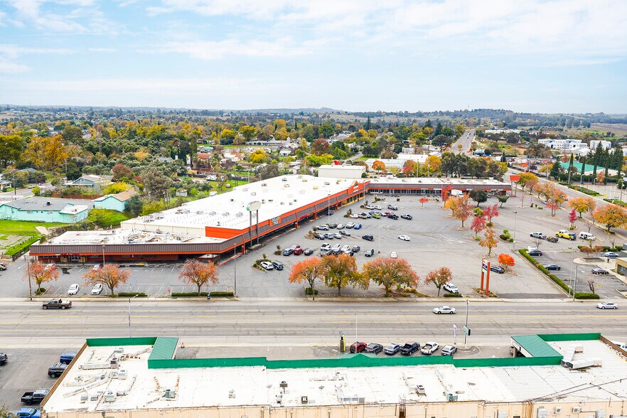 More Photos Of 1815-1985 Oro Dam Blvd E, Oroville Department Store For Sale