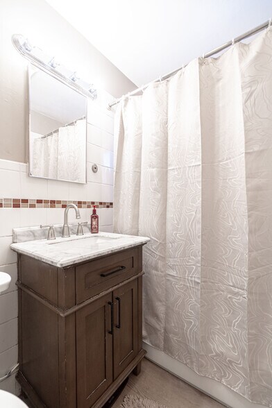 More Photos Of 1562 W 31st St, Long Beach Apartments For Sale