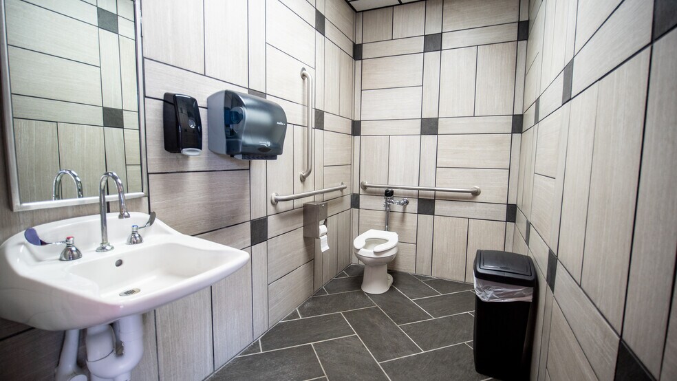 More Photos Of 29 Angel Dr, Leechburg Refrigeration Cold Storage For Sale