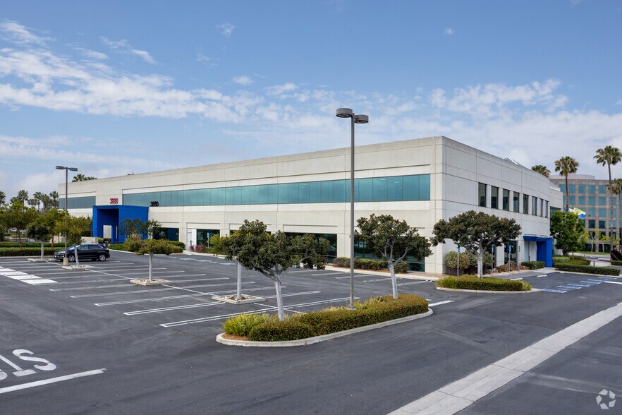 More Photos Of 3900 Kilroy Airport Way, Long Beach Unknown For Lease