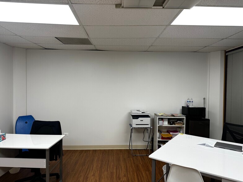 More Photos Of 725 Kapiolani Blvd, Honolulu Office For Sale