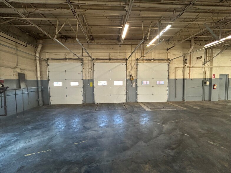 More Photos Of 800 Scholz Dr, Vandalia Warehouse For Lease