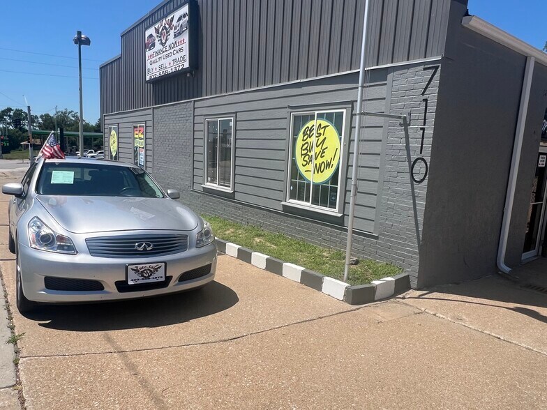 Primary Photo Of 7112 Blondo St, Omaha Auto Dealership For Sale