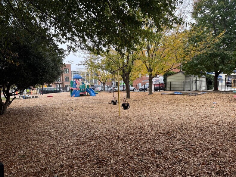 More Photos Of 721 N Columbus St, Alexandria Schools For Lease