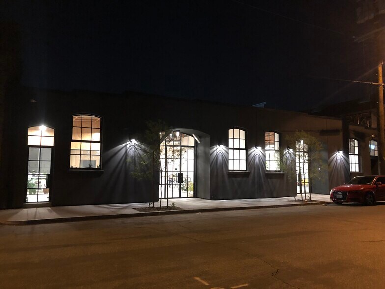 More Photos Of 2143 Bay St, Los Angeles Office For Lease