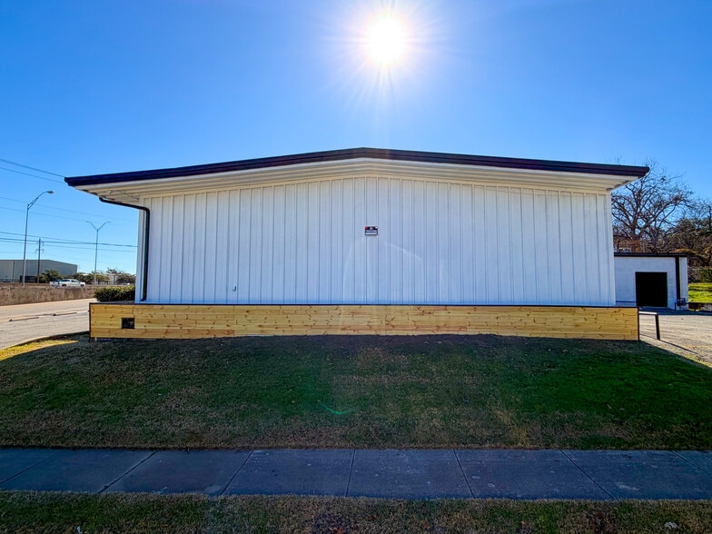More Photos Of 3850 South Fwy, Fort Worth Flex For Sale