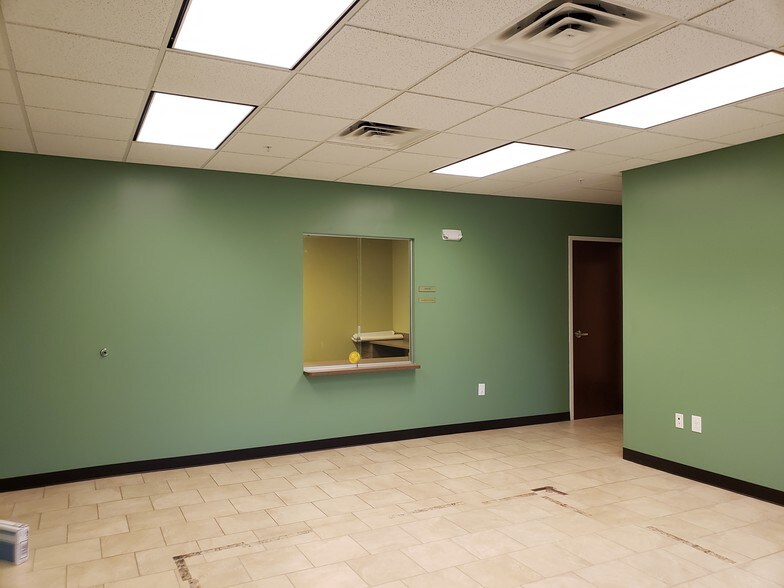 More Photos Of 300 Kenton Dr, Charleston Office For Lease