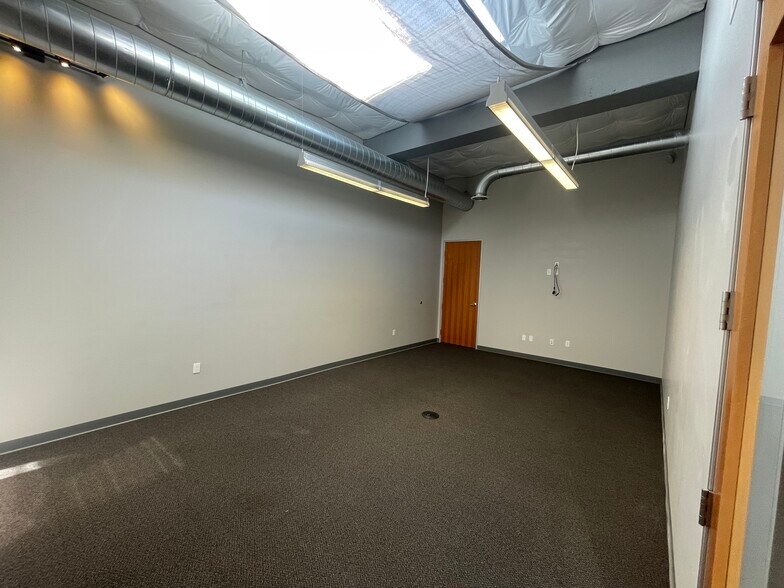 More Photos Of 128 NE 7th Ave, Portland Light Distribution For Lease