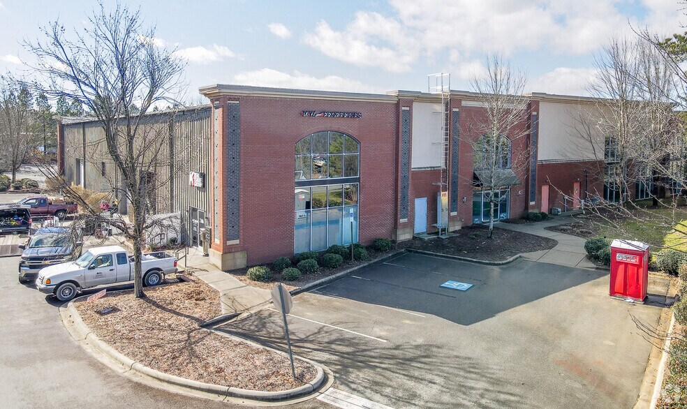 More Photos Of 10624 Metromont Pky, Charlotte Showroom For Sale