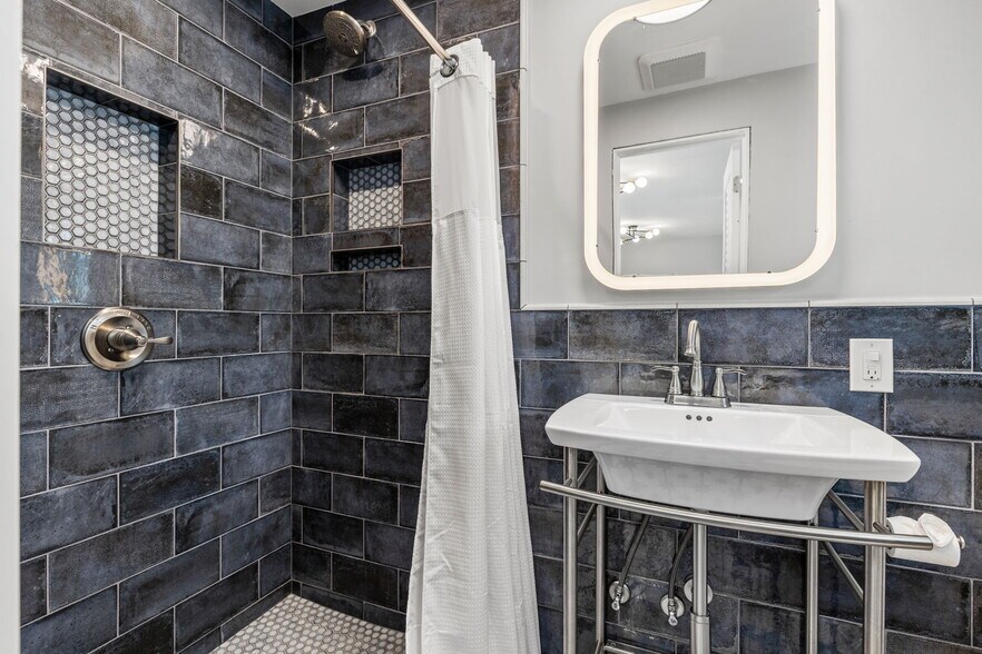 More Photos Of 2801 7th Ave N, Saint Petersburg Hospitality For Sale