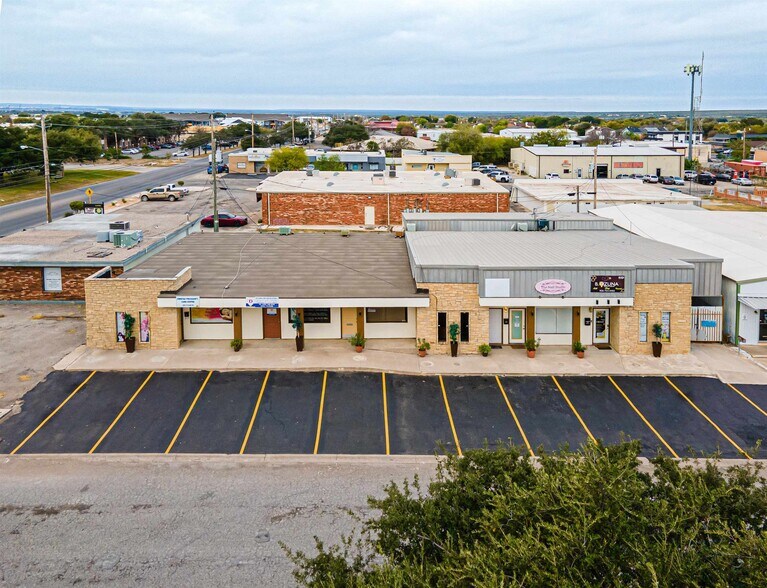 Primary Photo Of 102 Fletcher Dr, Del Rio General Retail For Sale
