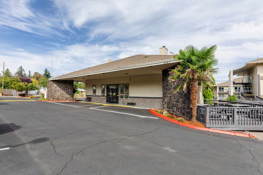 More Photos Of 8247 NE Sandy Blvd, Portland Hotel For Sale