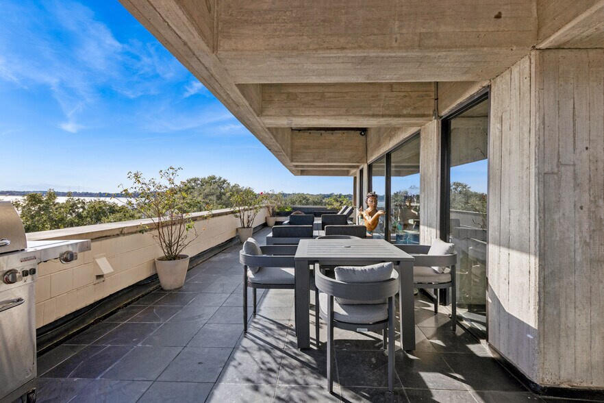 More Photos Of 916 Bay St, Beaufort Office For Sale