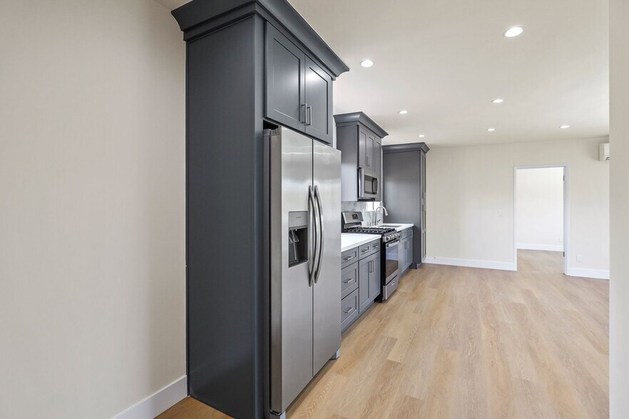 More Photos Of 2001 Penmar Ave, Venice Apartments For Sale